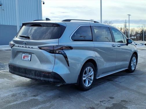 2025 Toyota Sienna XLE