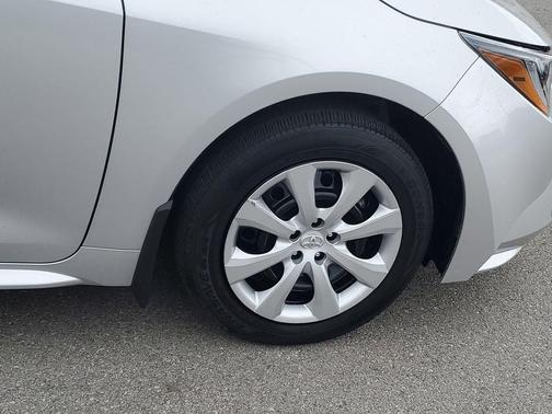Classic Silver Metallic 2024 Toyota Corolla LE