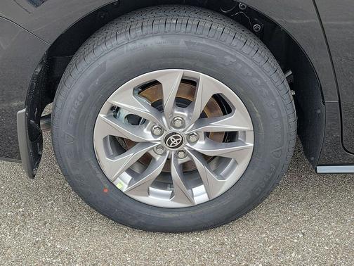 2025 Toyota Sienna LE