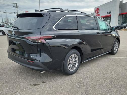 2025 Toyota Sienna LE