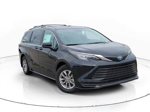 2025 Toyota Sienna LE