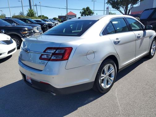 Ingot Silver 2017 Ford Taurus SEL