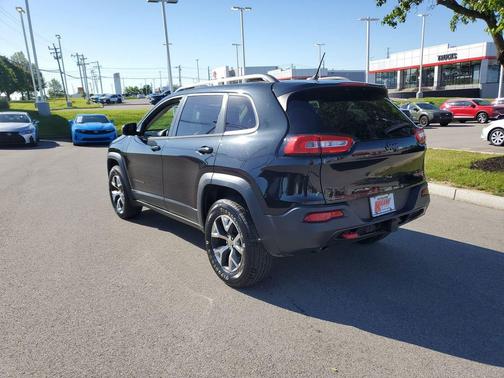 Brilliant Black Crystal Pearlcoat 2014 Jeep Cherokee Trailhawk