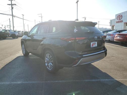 2026 Toyota Highlander Hybrid Platinum