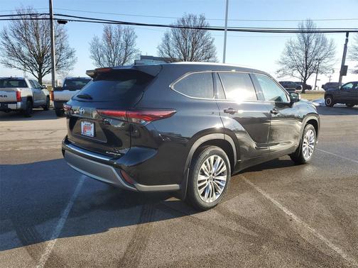2026 Toyota Highlander Hybrid Platinum
