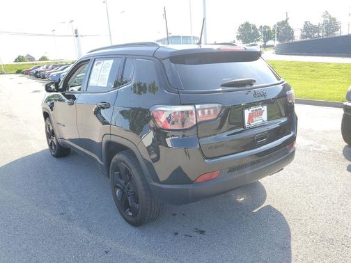 Diamond Black Crystal Pearlcoat 2018 Jeep Compass Latitude
