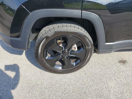 Diamond Black Crystal Pearlcoat 2018 Jeep Compass Latitude
