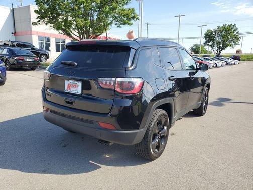 Diamond Black Crystal Pearlcoat 2018 Jeep Compass Latitude