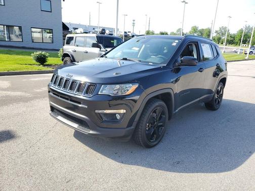 Diamond Black Crystal Pearlcoat 2018 Jeep Compass Latitude