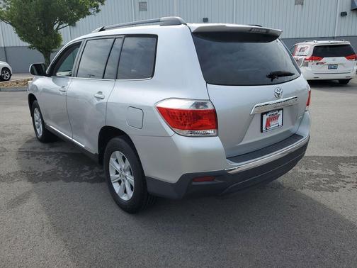 Classic Silver Metallic 2013 Toyota Highlander SE