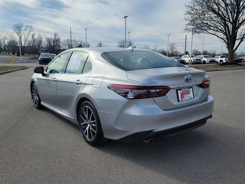 2022 Toyota Camry Hybrid XLE