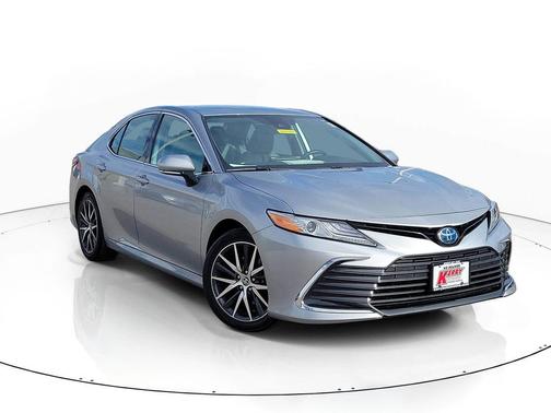 2022 Toyota Camry Hybrid XLE