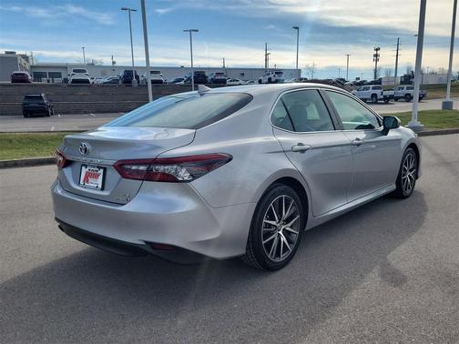 2022 Toyota Camry Hybrid XLE