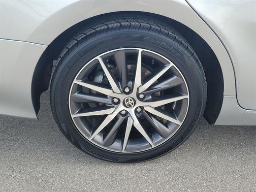 2022 Toyota Camry Hybrid XLE