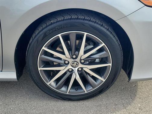 2022 Toyota Camry Hybrid XLE