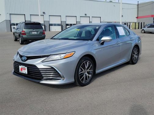 2022 Toyota Camry Hybrid XLE