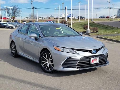 2022 Toyota Camry Hybrid XLE