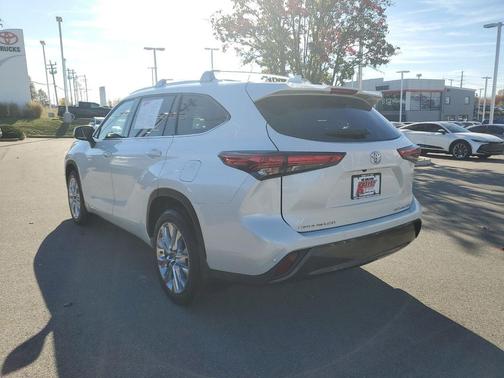 Wind Chill Pearl 2023 Toyota Highlander Limited