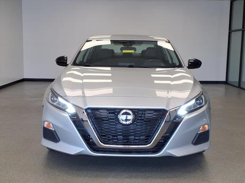 2020 Nissan Altima SR FWD