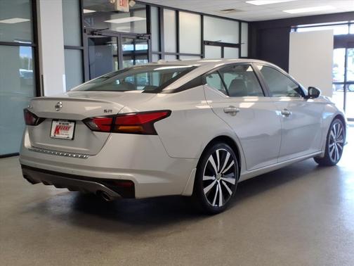 2020 Nissan Altima SR FWD