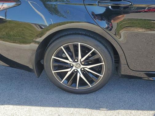 Midnight Black Metallic 2023 Toyota Camry SE