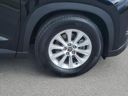 Midnight Black Metallic 2025 Toyota Grand Highlander XLE