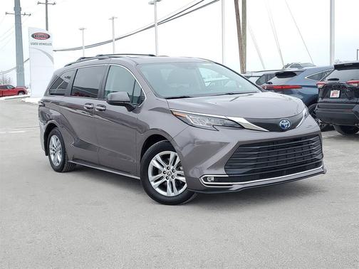 2023 Toyota Sienna XLE