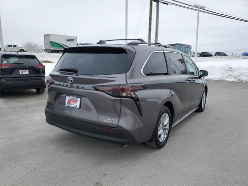 2023 Toyota Sienna XLE
