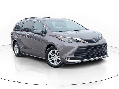 2023 Toyota Sienna XLE