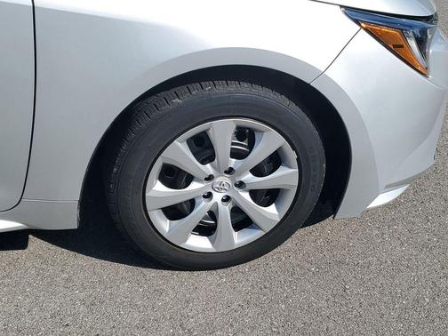 Classic Silver Metallic 2024 Toyota Corolla LE