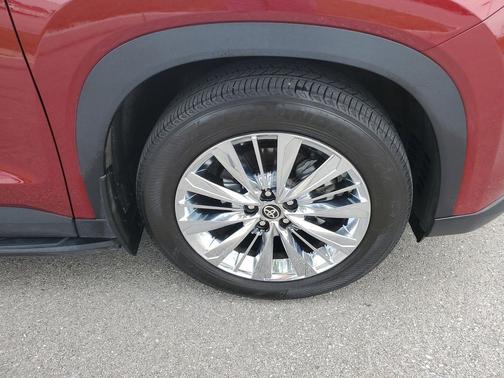 Pearl 2024 Toyota Grand Highlander Platinum