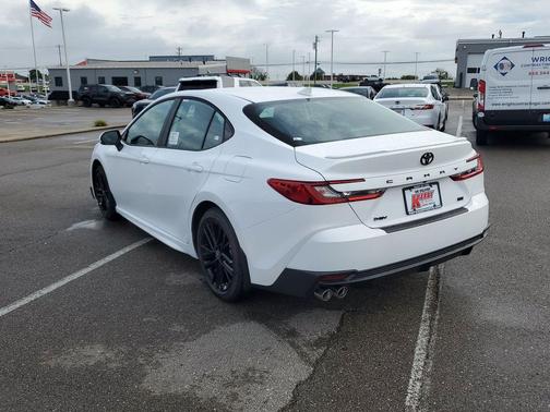 Ice Cap 2026 Toyota Camry SE