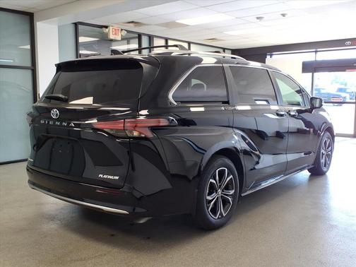 2025 Toyota Sienna Platinum 7 Passenger