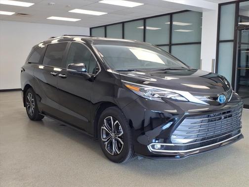 2025 Toyota Sienna Platinum 7 Passenger