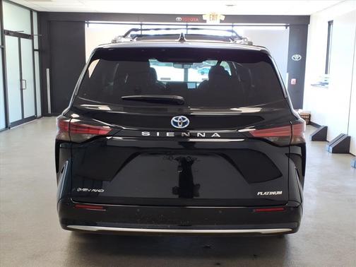 2025 Toyota Sienna Platinum 7 Passenger