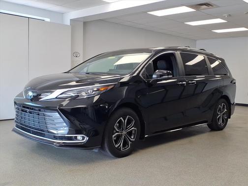 2025 Toyota Sienna Platinum 7 Passenger