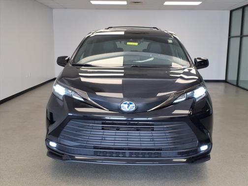 2024 Toyota Sienna Woodland Edition
