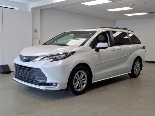 2024 Toyota Sienna XLE