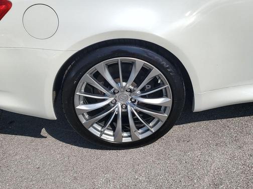 Majestic White 2015 INFINITI Q60 S