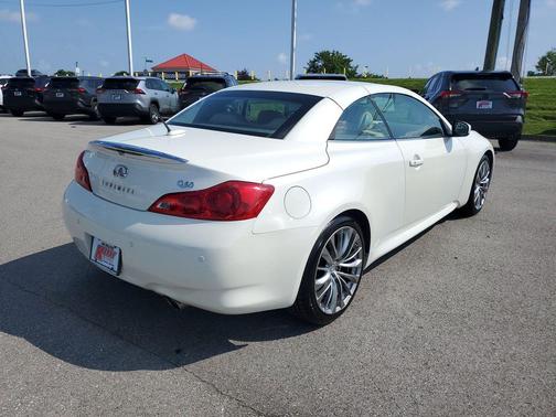 Majestic White 2015 INFINITI Q60 S