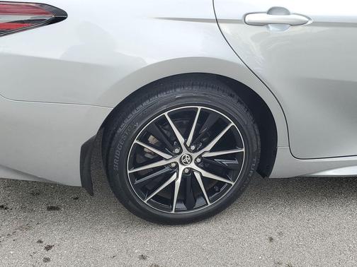 Celestial Silver Metallic 2023 Toyota Camry SE