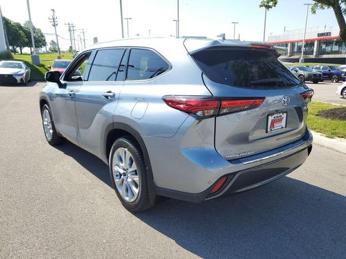 Moon Dust 2020 Toyota Highlander Limited