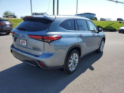 Moon Dust 2020 Toyota Highlander Limited