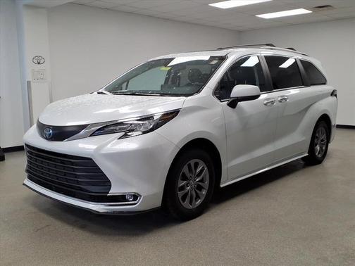 2023 Toyota Sienna XLE
