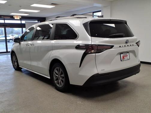 2023 Toyota Sienna XLE