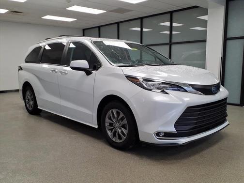 2023 Toyota Sienna XLE