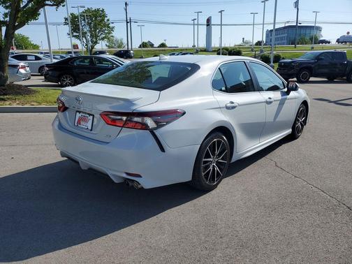 Ice 2024 Toyota Camry SE