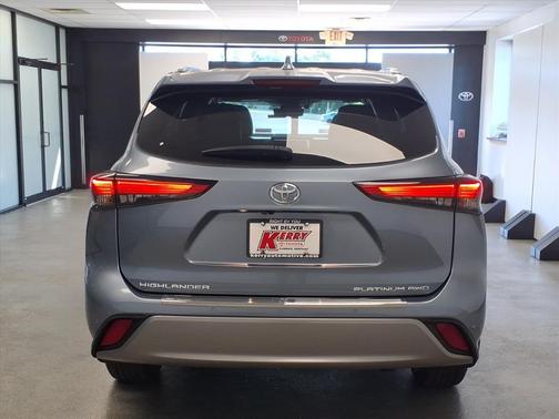 2023 Toyota Highlander Platinum