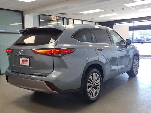 2023 Toyota Highlander Platinum