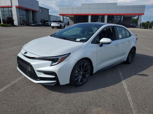 Wind Chill Pearl/Midnight Black Metallic 2026 Toyota Corolla XSE